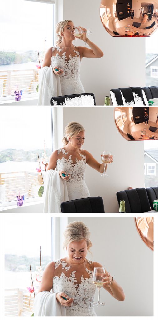 Katrine styrter litt champagne.