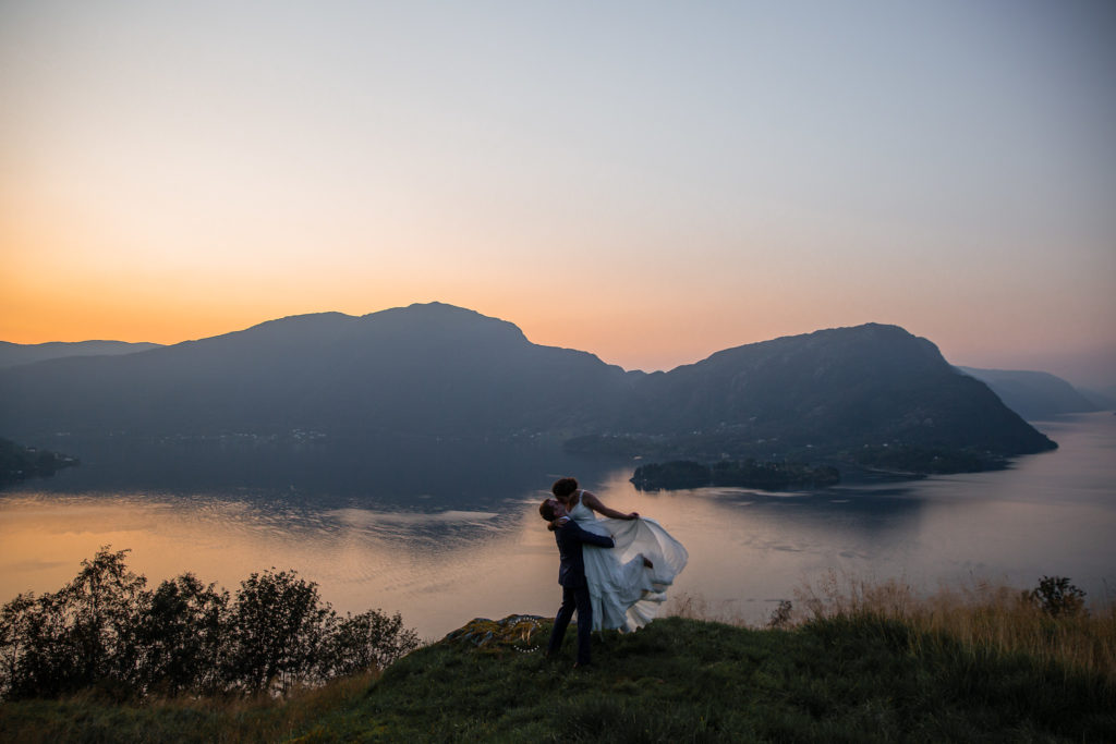 Et av fjorårets bryllupsbilder. Elopement in Norway